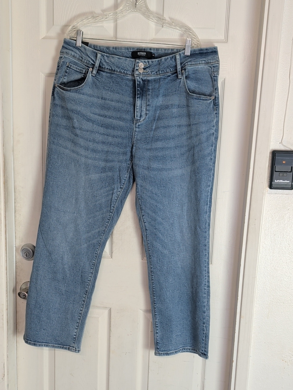 NWT Hudson Women's Icy Blue Mid-Rise Stretch Straight Denim Jeans - Size 18 / 38